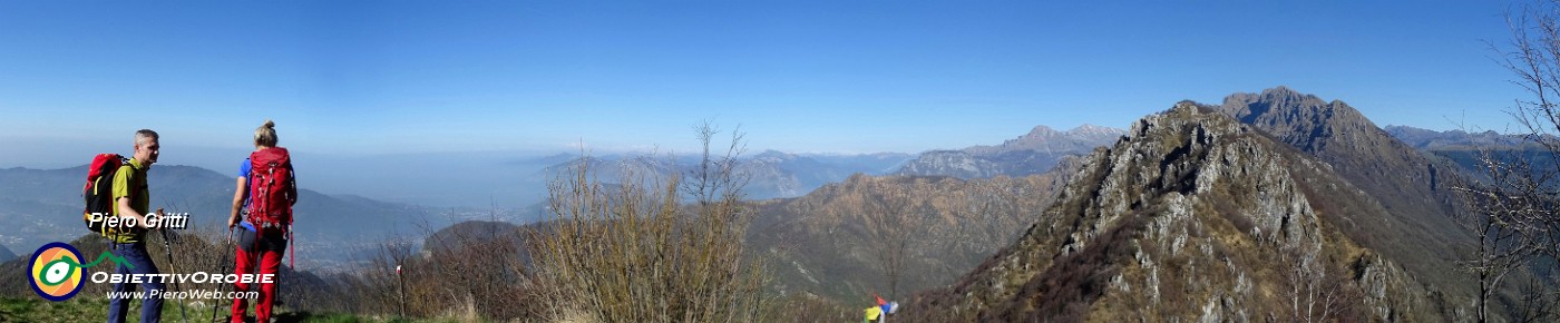 34 Dalla anticima con croce vista in cima Monte Ocone .jpg